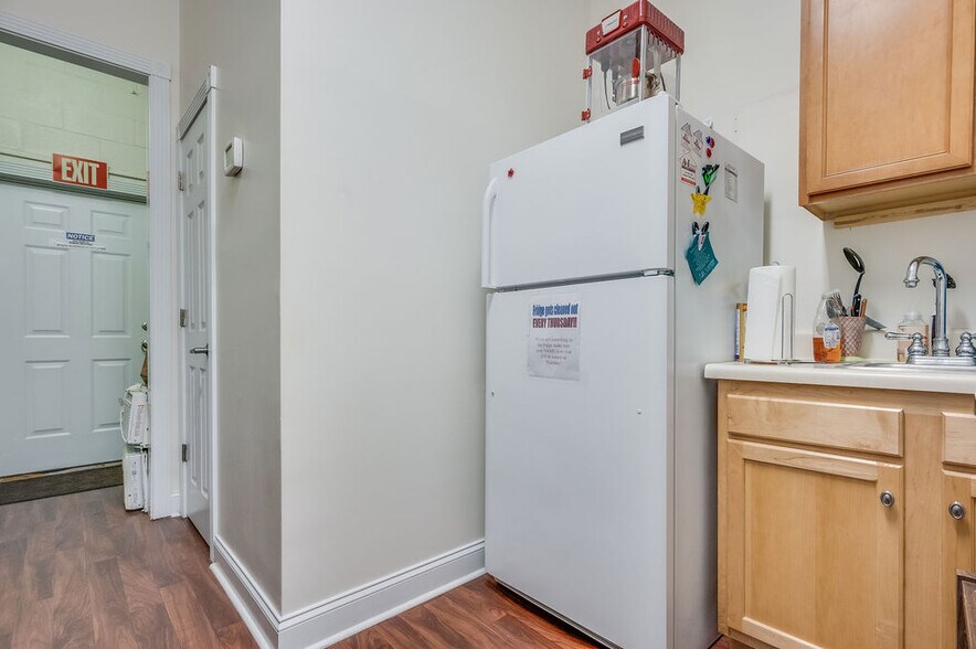 More Photos Of 1212-1216 Gum Branch Rd, Jacksonville General Retail For Sale