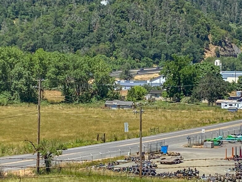 More Photos Of 8017 Old Highway 99 N, Roseburg Distribution For Sale