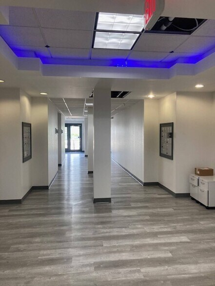 More Photos Of 2020 Front St, Cuyahoga Falls Office Residential For Lease