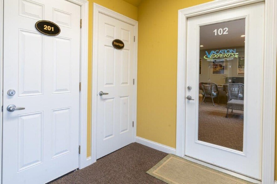 More Photos Of 6344 W Highway 146, Crestwood Medical For Lease