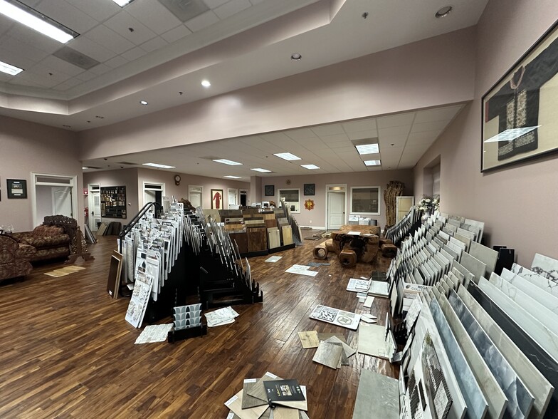 More Photos Of 3371 Martin Farm Rd, Suwanee Warehouse For Sale