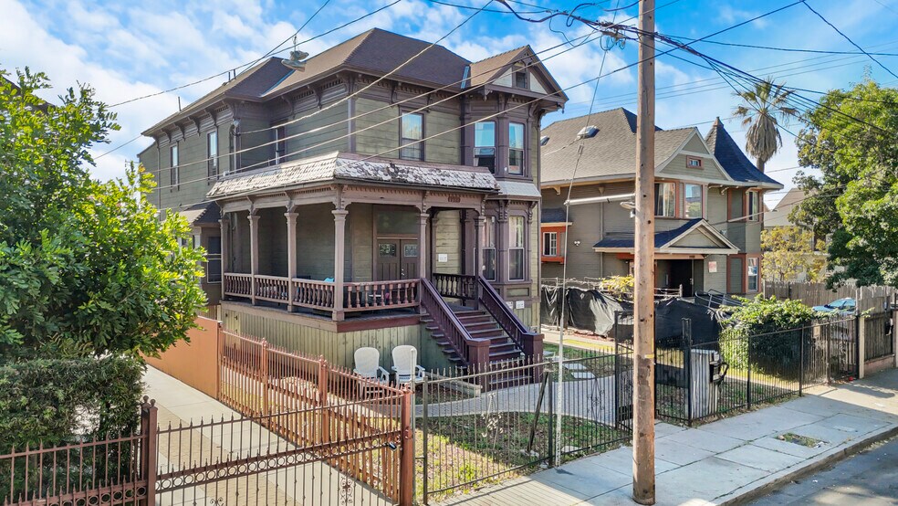 More Photos Of 1978 Estrella Ave, Los Angeles Apartments For Sale