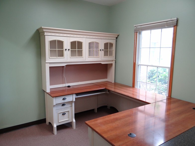 More Photos Of 30537 Potomac Way, Charlotte Hall Office For Lease