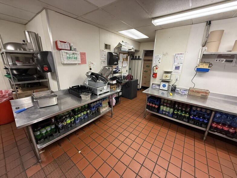 More Photos Of 85 Granite St, Westerly Restaurant For Lease