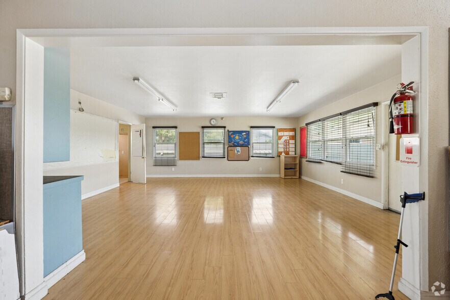 More Photos Of 412 N San Gabriel Ave, Azusa Daycare Center For Lease