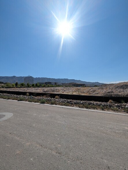 More Photos Of 400-420 Vin Rambla, El Paso Land For Sale