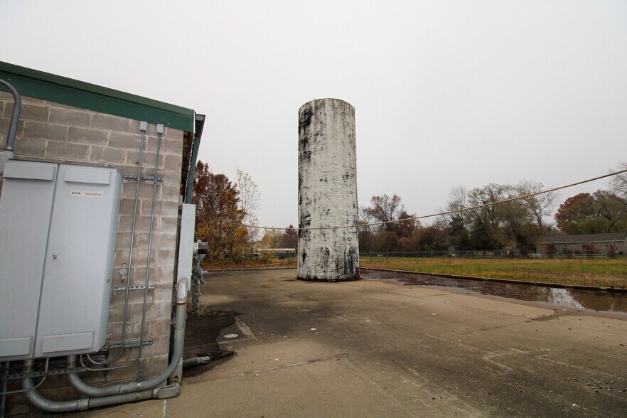 More Photos Of 7350 State Route 111, South Roxana Industrial For Sale