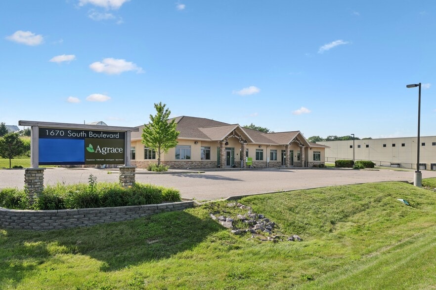 More Photos Of 1670 South Blvd, Baraboo Medical For Lease