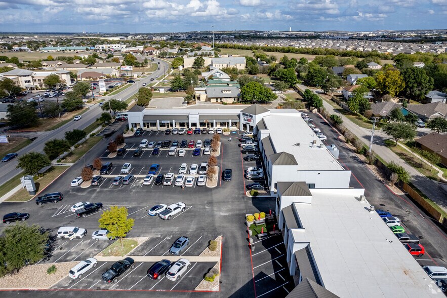 More Photos Of 1528 E Common St, New Braunfels General Retail For Sale