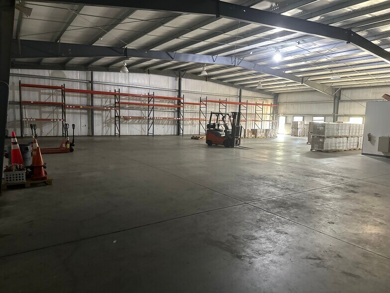More Photos Of 1817 Greenleaf Ln, Leesburg Light Distribution For Lease