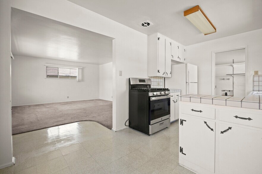 More Photos Of 11 N Dunning St, Ventura Apartments For Sale