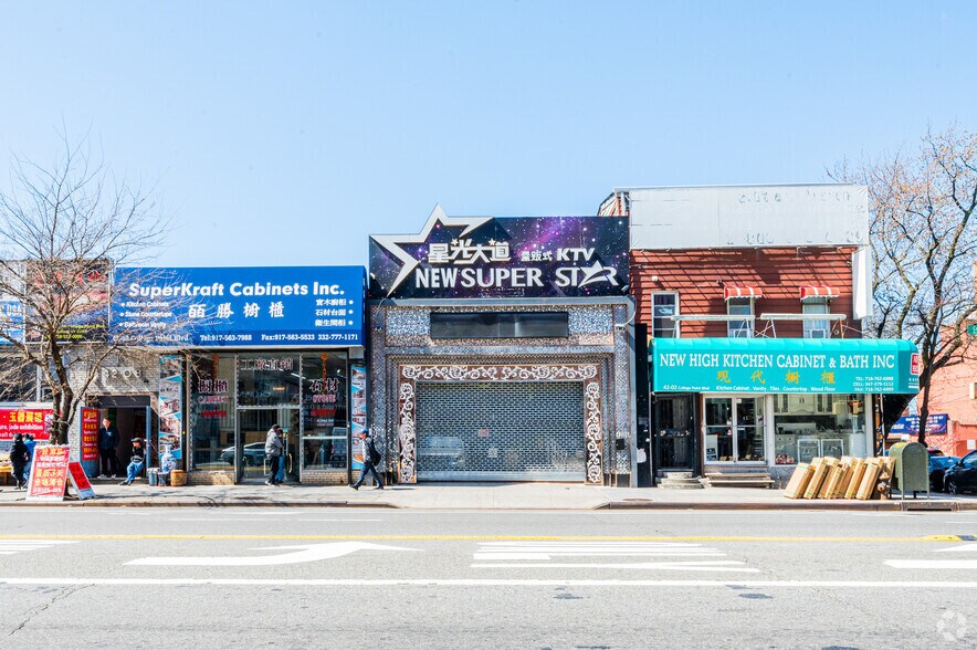 More Photos Of 13158 Sanford Ave, Flushing Showroom For Lease