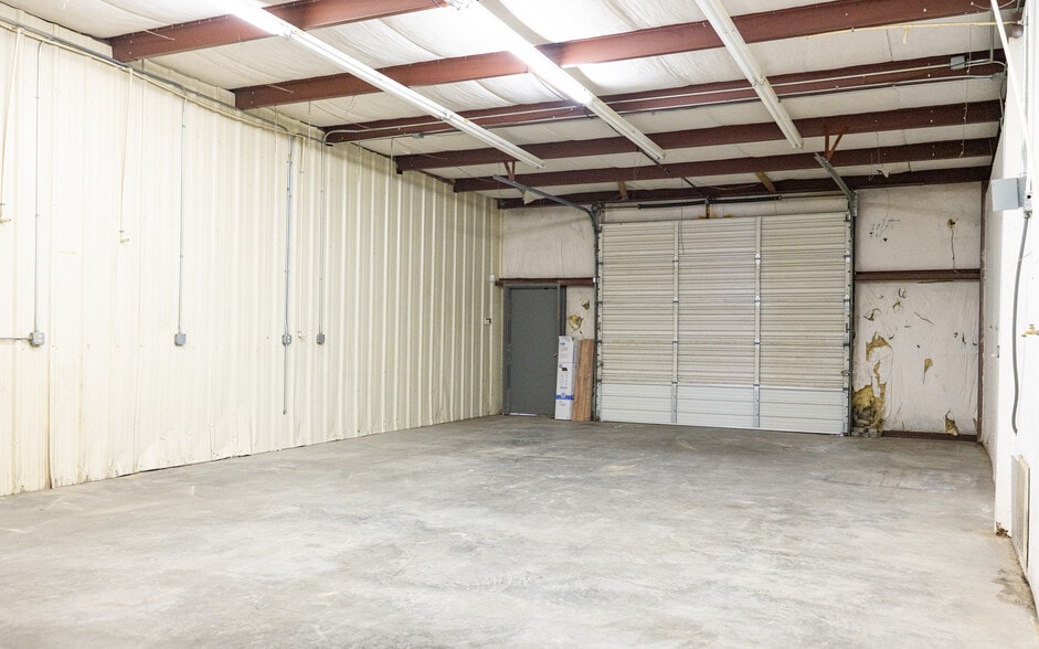 More Photos Of 151 Riverchase Way, Lexington Light Distribution For Lease