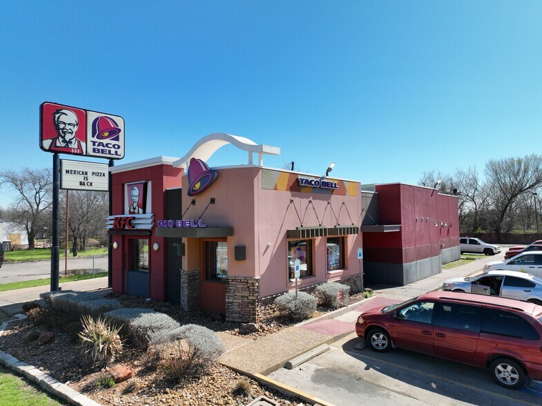 Primary Photo Of 2802 E Ledbetter Dr, Dallas Fast Food For Sale
