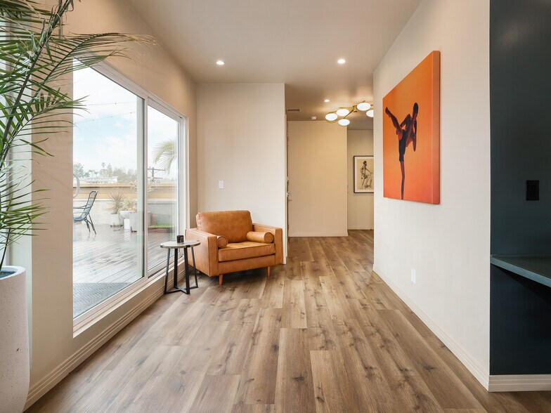 More Photos Of 124 Center St, El Segundo Office For Lease