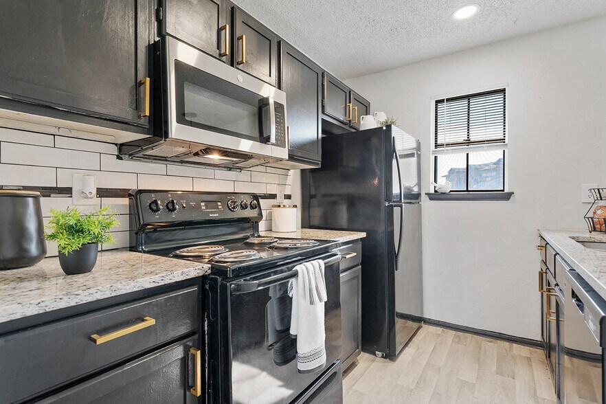 More Photos Of 7302 University Row, San Antonio Apartments For Sale