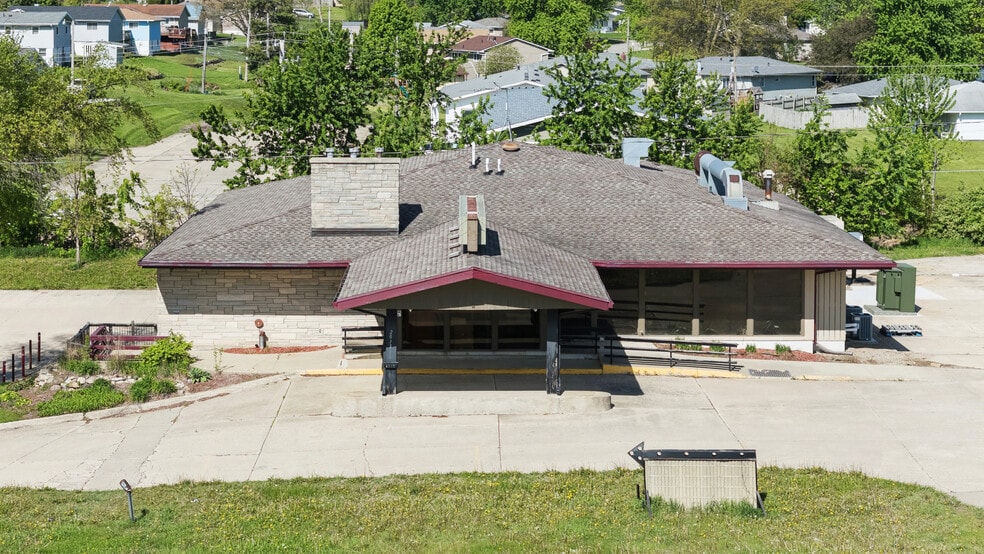 More Photos Of 2013 S Center St, Marshalltown Restaurant For Sale