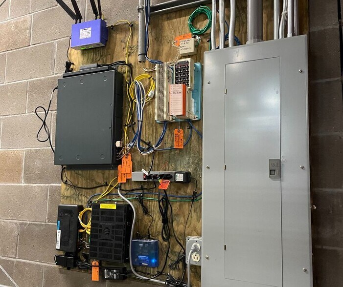 More Photos Of 1015 Nine North Dr, Alpharetta Light Distribution For Lease