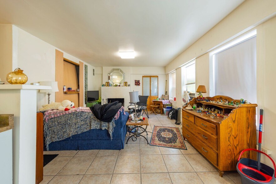 More Photos Of 690 N Ventura Ave, Oak View General Retail For Sale