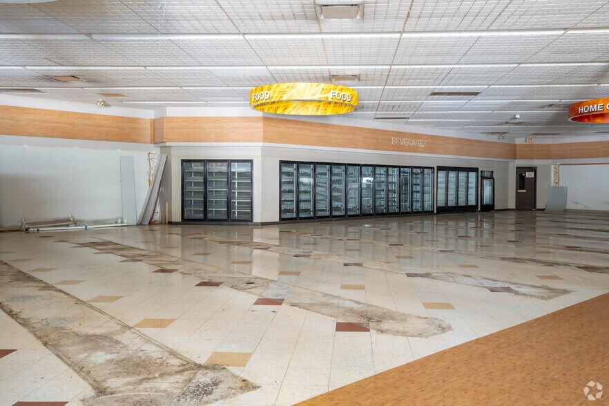 More Photos Of 222 S Main St, Orrville Drugstore For Sale