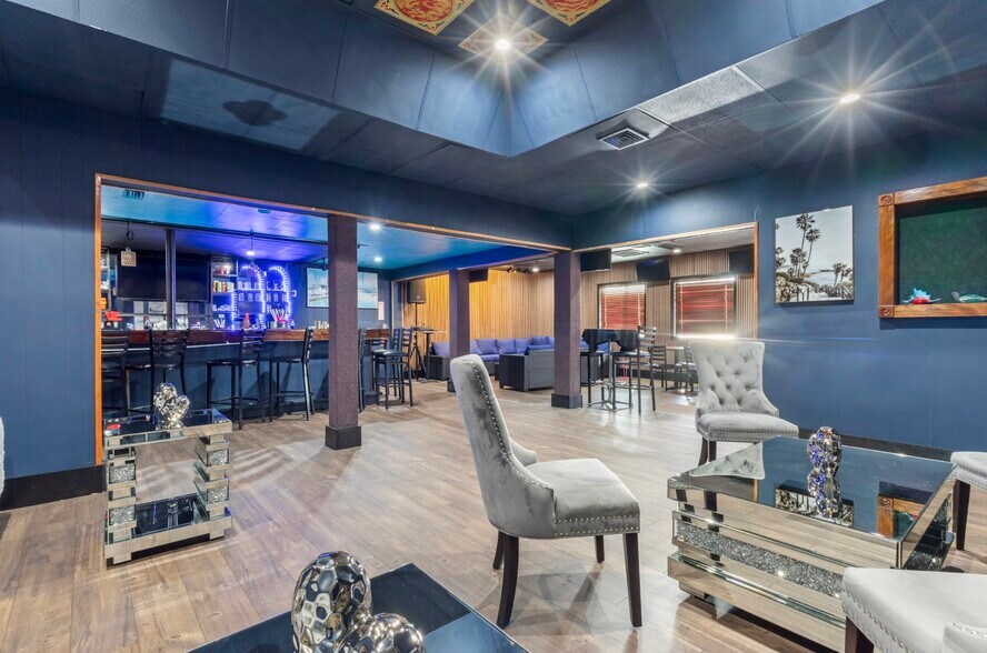 More Photos Of 376 Bullocks Point Ave, Riverside Restaurant For Sale