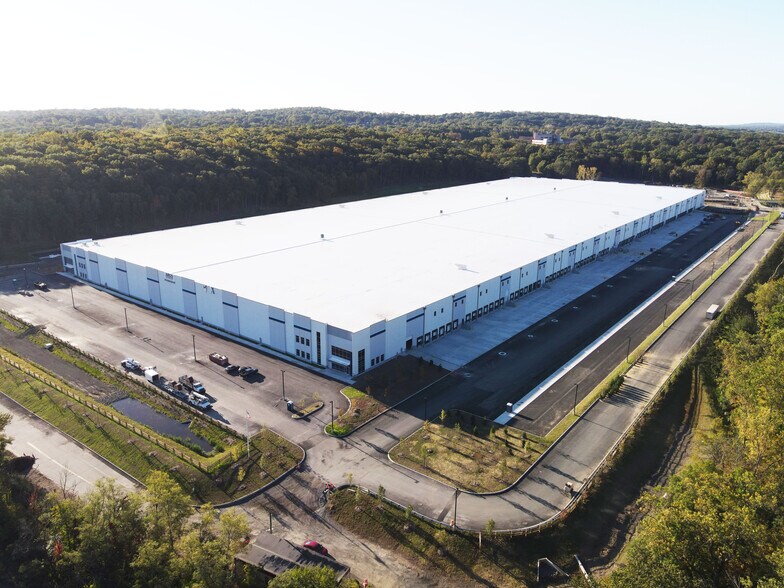 More Photos Of 25 Old Mill Rd, Suffern Unknown For Lease