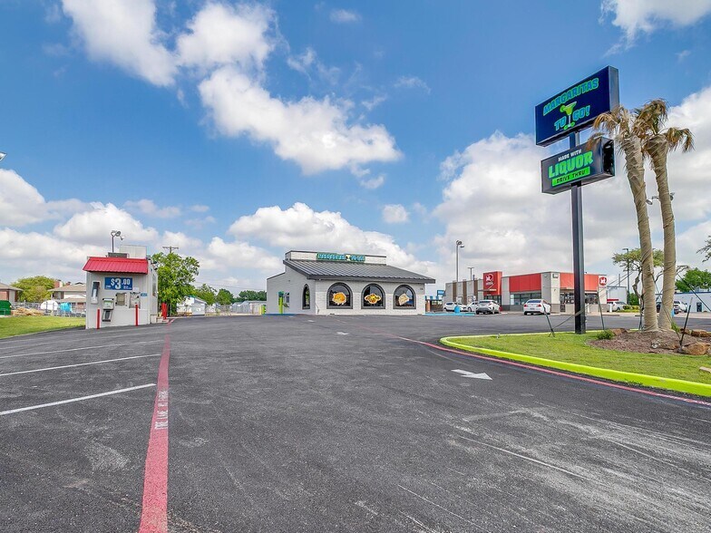 More Photos Of 316 Wilshire Blvd, Burleson Freestanding For Sale