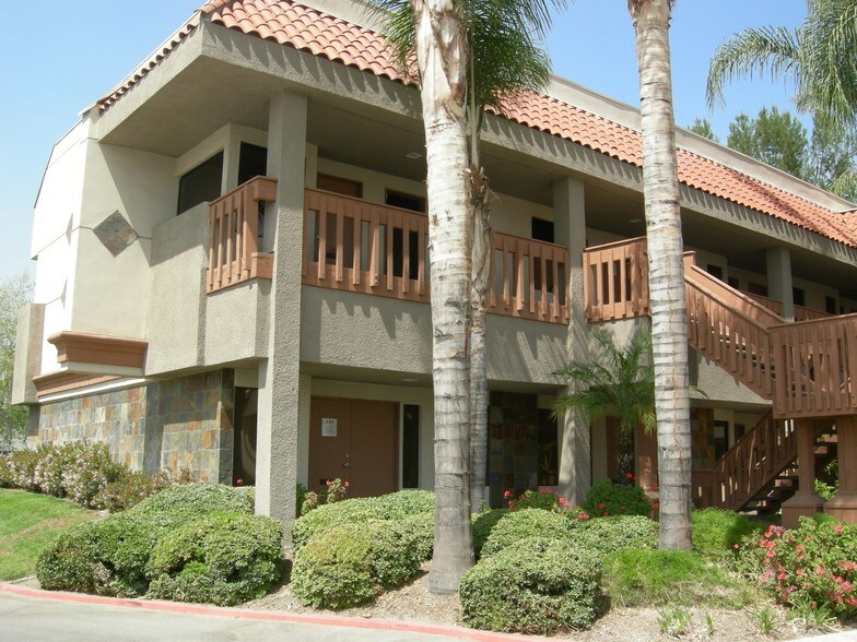 More Photos Of 1881 S Commercenter Drive East, San Bernardino Medical For Lease