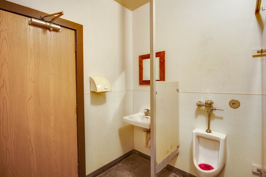 More Photos Of 15281 IL-109, Dow Specialty For Sale