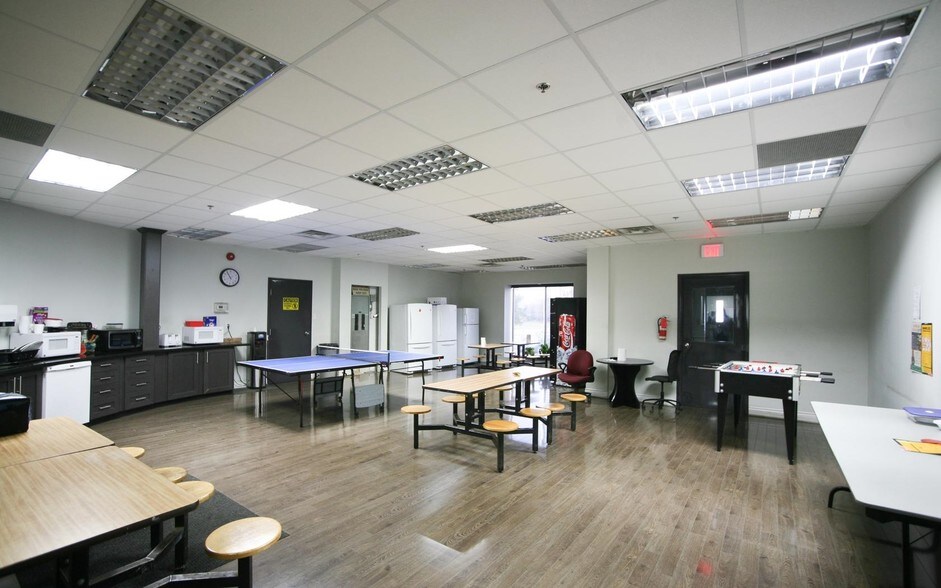 More Photos Of 5 Copper Rd, Brampton Warehouse For Lease