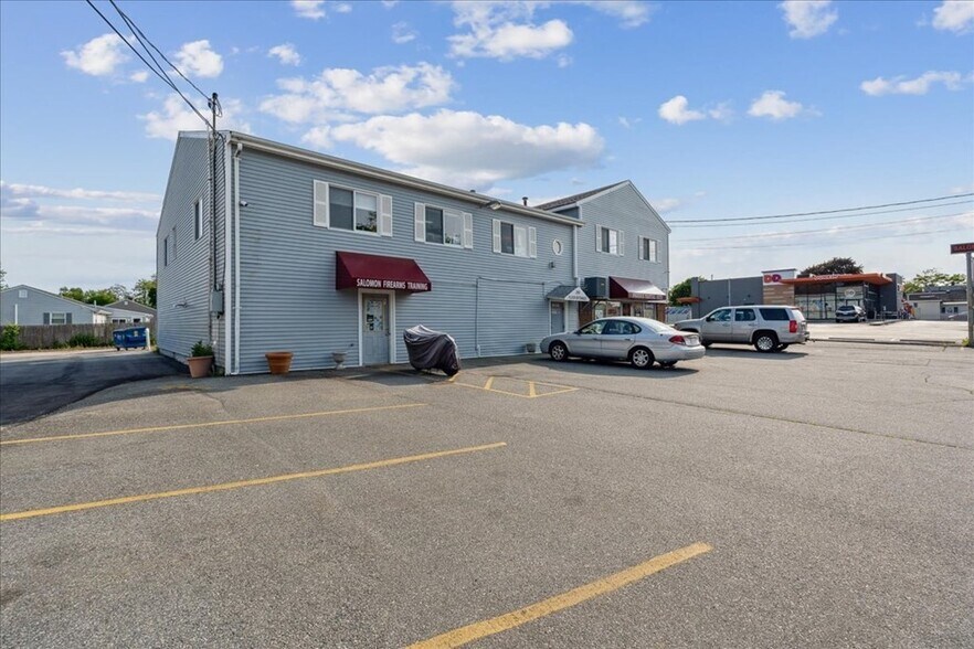 More Photos Of 310-312 Wilbur Ave, Swansea Office For Lease