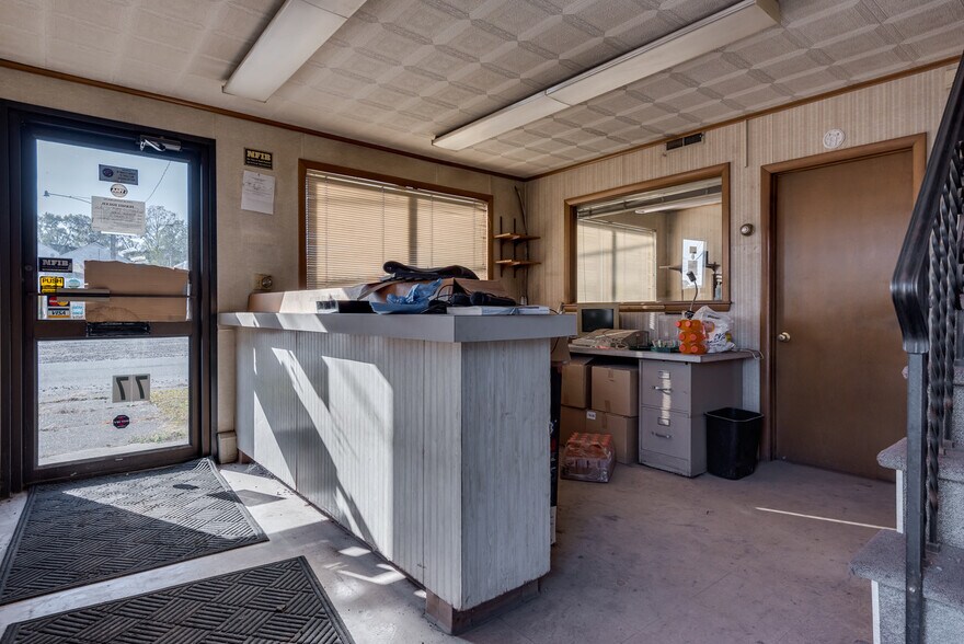 More Photos Of 77 N Market St, Nanticoke Distribution For Lease