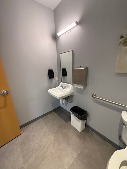 More Photos Of 2212 Murray Ave, Pittsburgh Office Residential For Lease