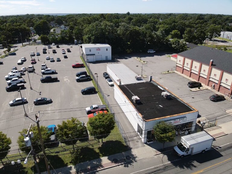 More Photos Of 426 E Main St, Patchogue Warehouse For Lease