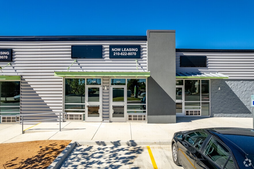 More Photos Of 8114 City Base Landing, San Antonio Unknown For Lease