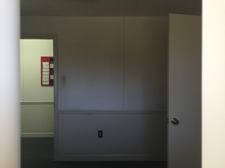 More Photos Of 410 Washington St, Cantonment Manufacturing For Lease