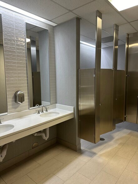 More Photos Of 8713 Airport Fwy, North Richland Hills Office For Lease