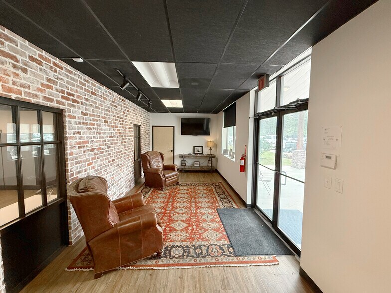 More Photos Of 2433 Humble Westfield Rd, Houston Warehouse For Lease
