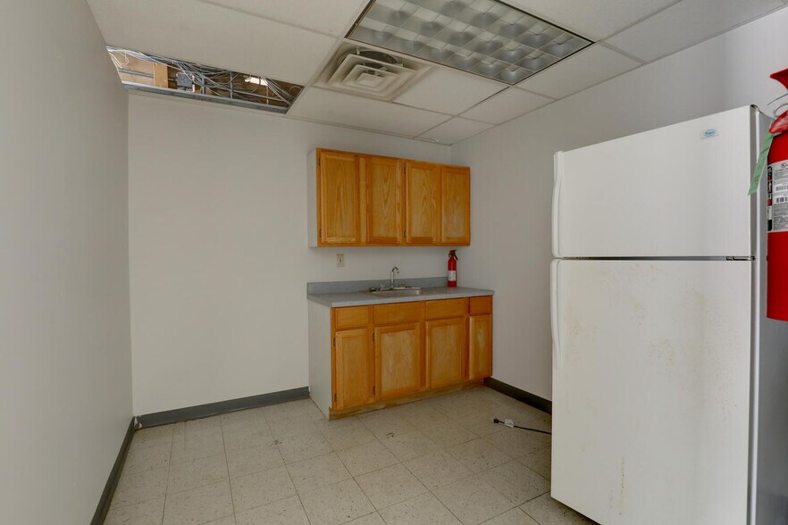 More Photos Of 2414 W Schneidman Dr, Quincy Industrial For Lease