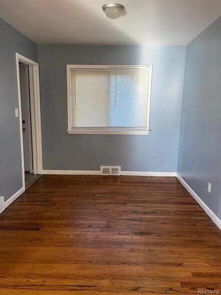 More Photos Of 9521 Brace St, Detroit Flex For Sale