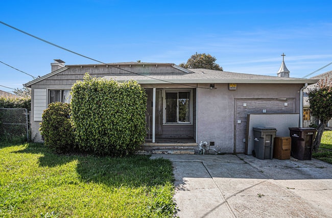 More Photos Of 457 Capistrano Dr, Oakland Specialty For Sale