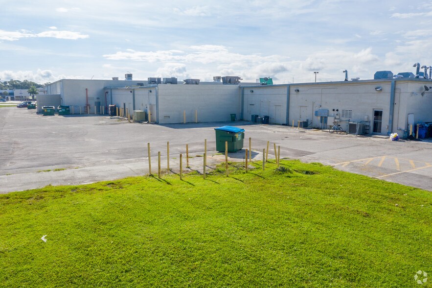 More Photos Of 10-70 NE Pine Island Rd, North Fort Myers Unknown For Lease