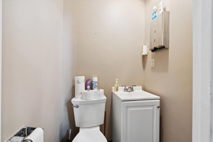 More Photos Of 8340 Pippin Rd, Cincinnati Specialty For Sale