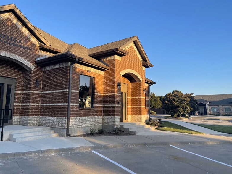More Photos Of 1511 W McDermott Dr, Allen Medical For Sale