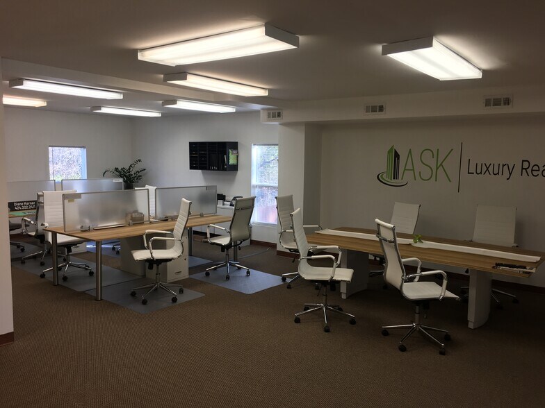 More Photos Of 50 E Olentangy St, Powell Office For Lease