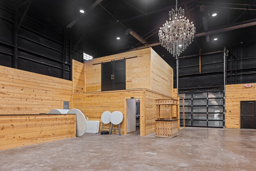 More Photos Of 151 5th St st, Honey Grove Flex For Sale