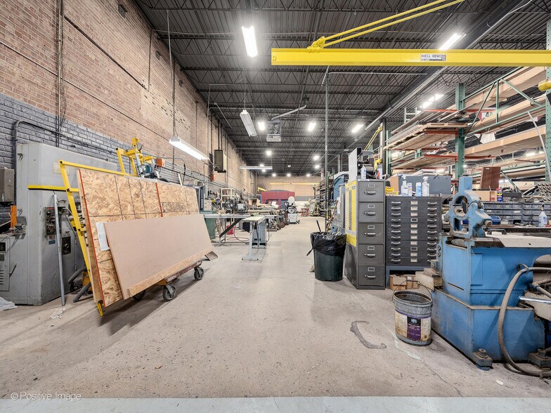 More Photos Of 832 Industrial Dr, Elmhurst Manufacturing For Lease