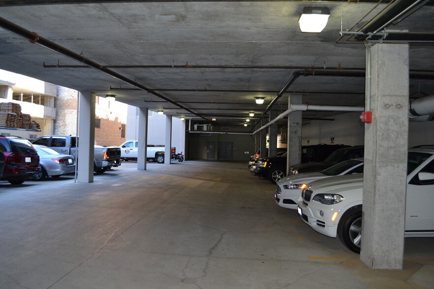 More Photos Of 123 N Desplaines St, Chicago Apartments For Lease