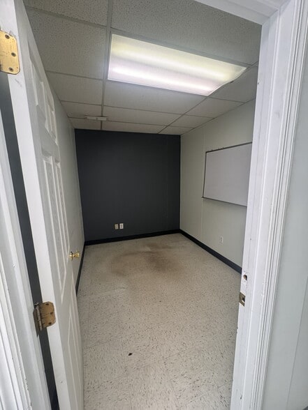 More Photos Of 1421 N Limestone St, Gaffney Office For Sale