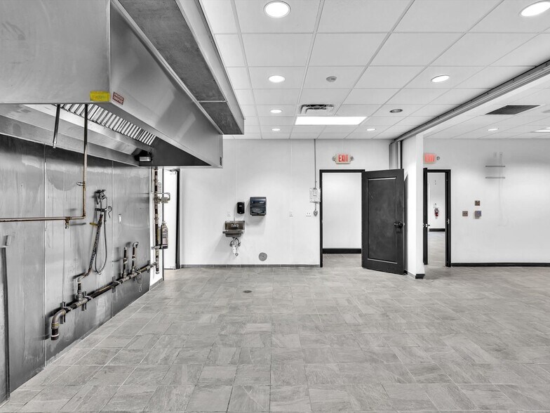 More Photos Of 2200 N University Dr, Sunrise Warehouse For Lease